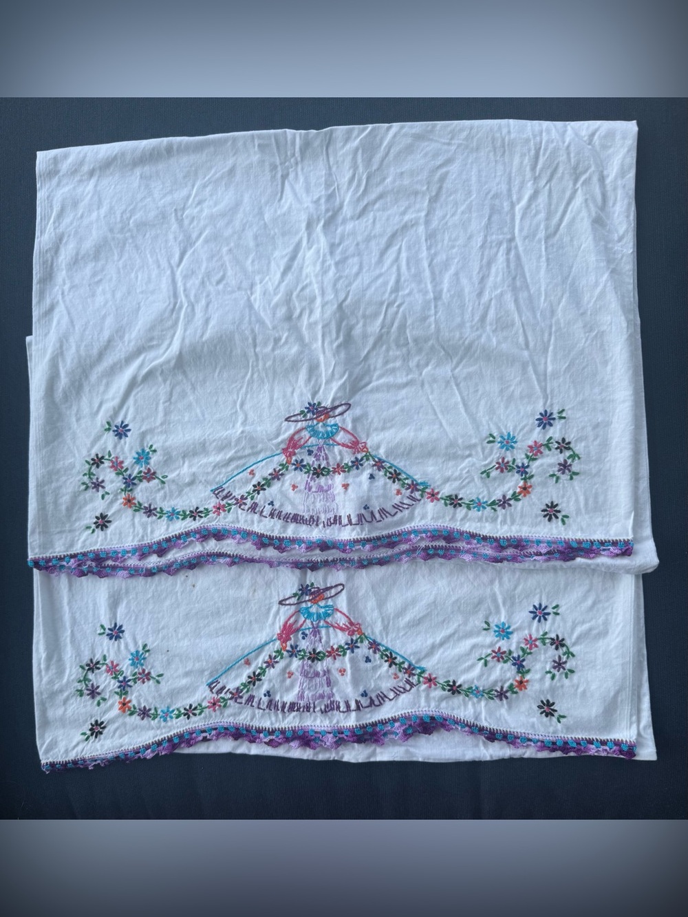 Hand-Embroidered VTG Pillowcase Set